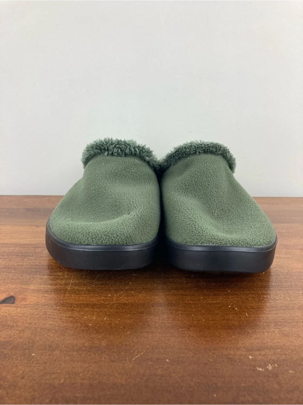 Oofos OOcozy Recovery Mules Green Fleece Faux Fur Clogs 03012025-29 Men’s 12.